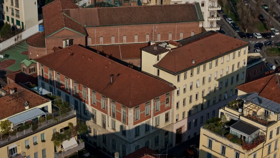 Facciata esterna del Pensionato Bertoni a Milano