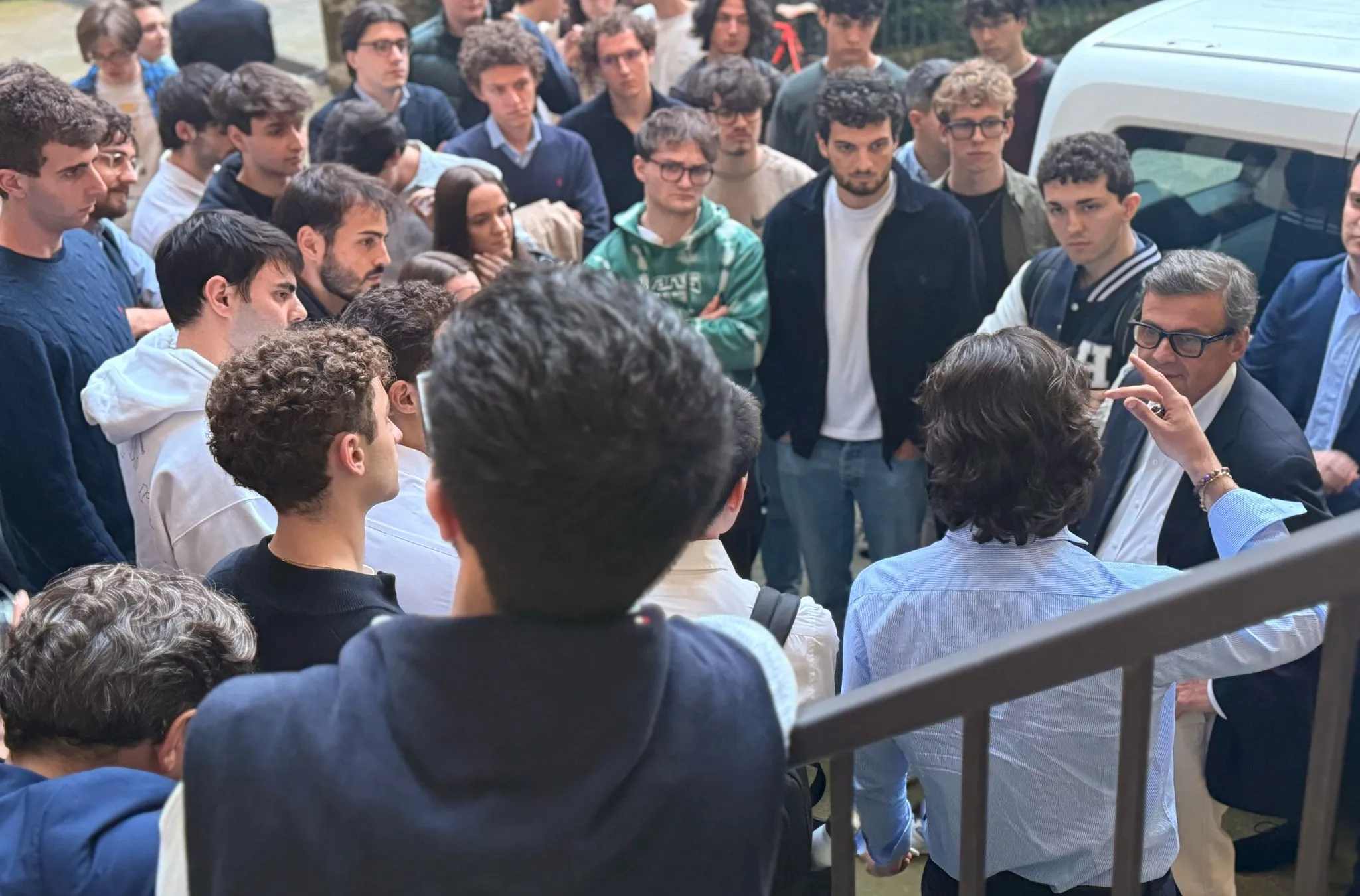 Il Senatore Carlo Calenda incontra i residenti del Pensionato Bertoni