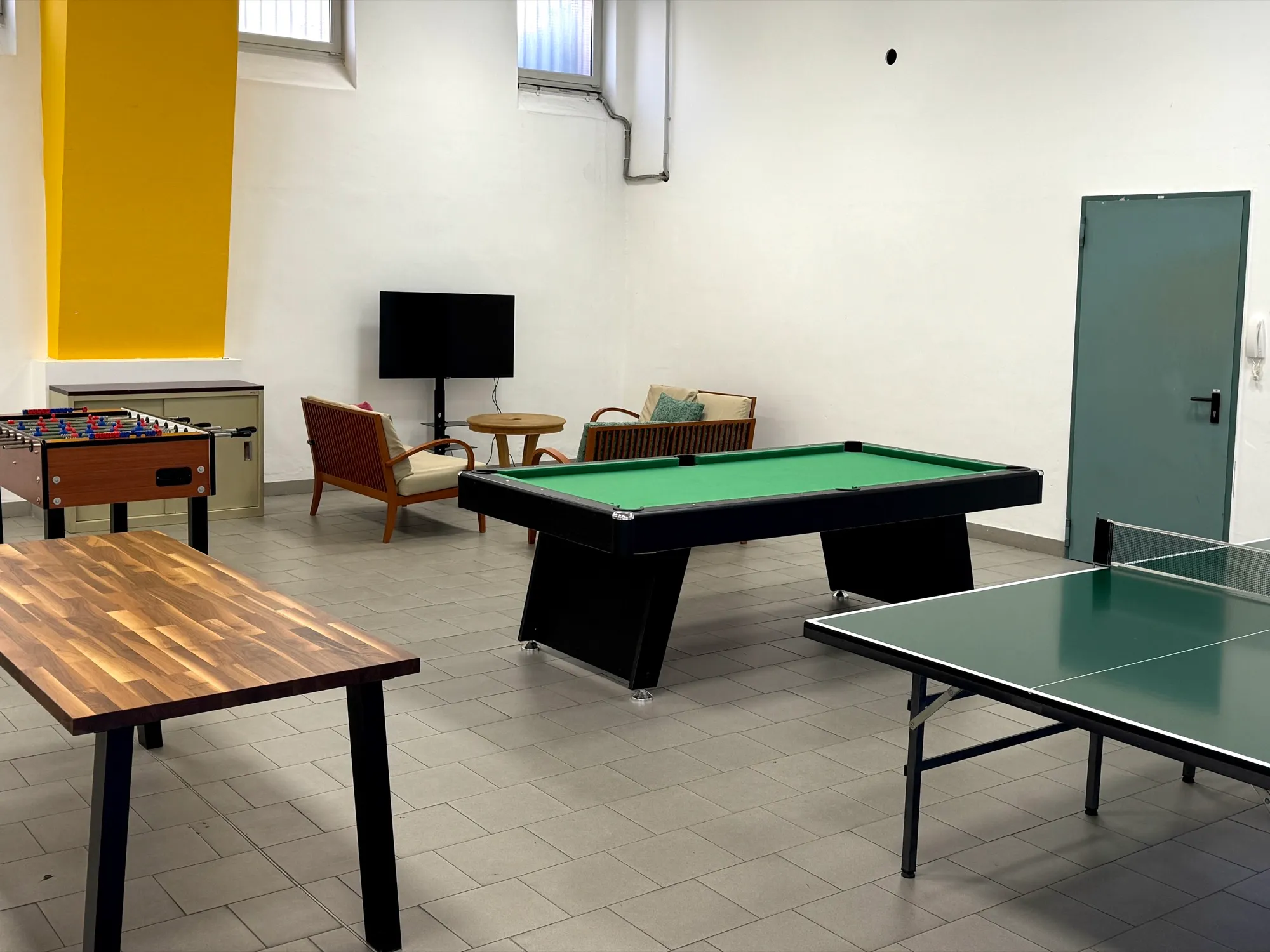 Sala ricreativa con biliardo e biliardino